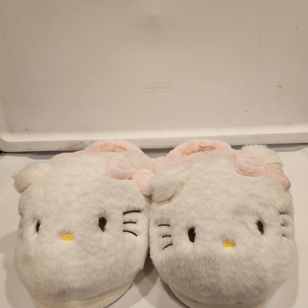 Hello kitty pink and white furry plush slippers